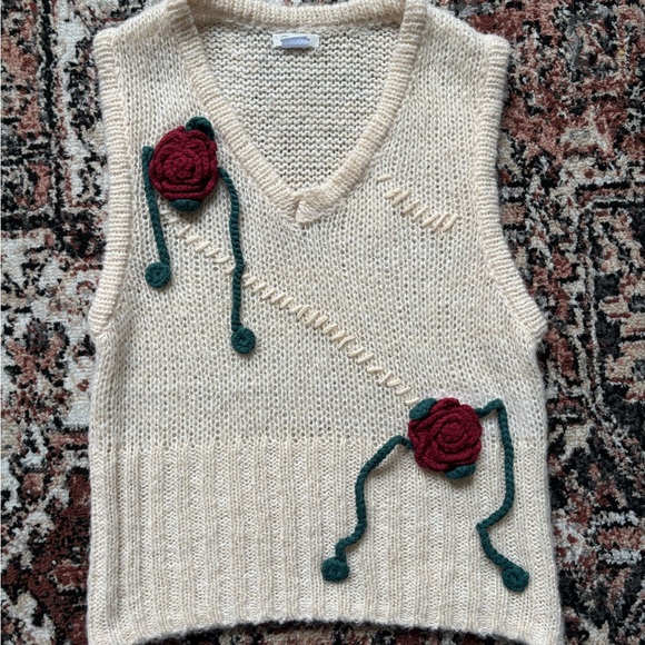 Kimchi Blue Urban Outfitters Cream Knit Sleeveless Top with Red Floral Accents - Picture 2 of 3